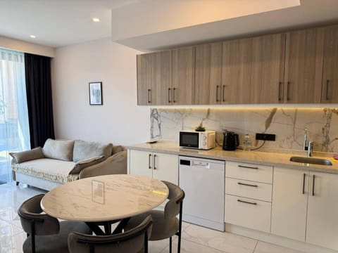 Kitchen or kitchenette, Living room