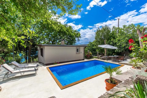Area and facilities, Swimming pool, Swimming pool