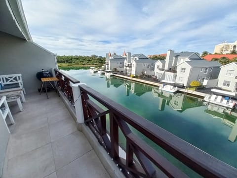 View (from property/room), Balcony/Terrace, Lake view