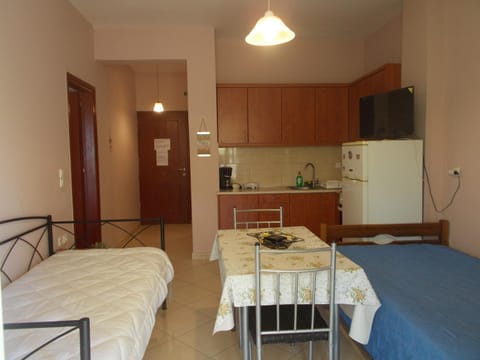 Kitchen or kitchenette, Photo of the whole room, Dining area