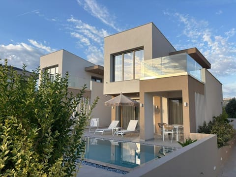 Property building, Patio, Pool view, Swimming pool, sunbed
