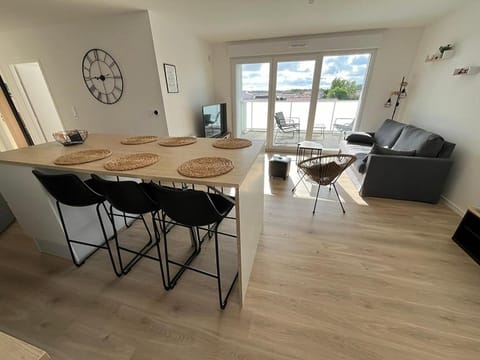 Living room, Dining area
