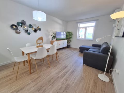 TV and multimedia, Living room, Dining area