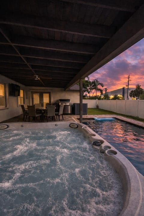 Hot Tub, Swimming pool