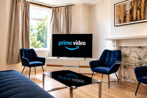 Communal lounge/ TV room, TV and multimedia, Living room, Seating area, heating