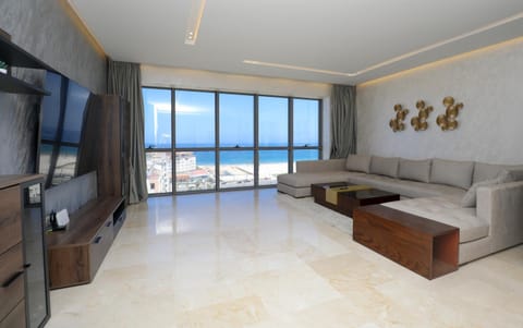 Communal lounge/ TV room, Sea view