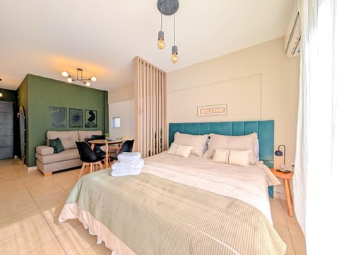 Bed, TV and multimedia, View (from property/room), Living room, Seating area, Bedroom, internet, towels, wardrobe