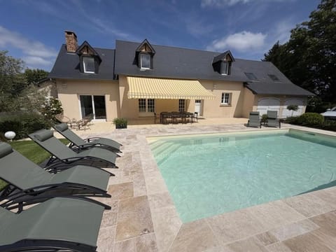 Property building, Swimming pool