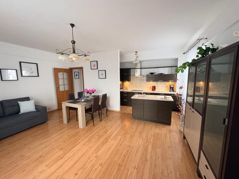 Coffee/tea facilities, Kitchen or kitchenette, Living room, Seating area, Dining area, dishwasher, oven, stove, toaster
