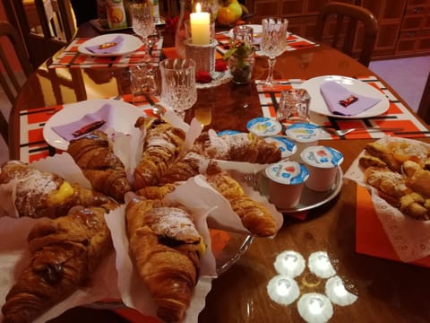 Food and drinks, Continental breakfast, Buffet breakfast, Italian breakfast