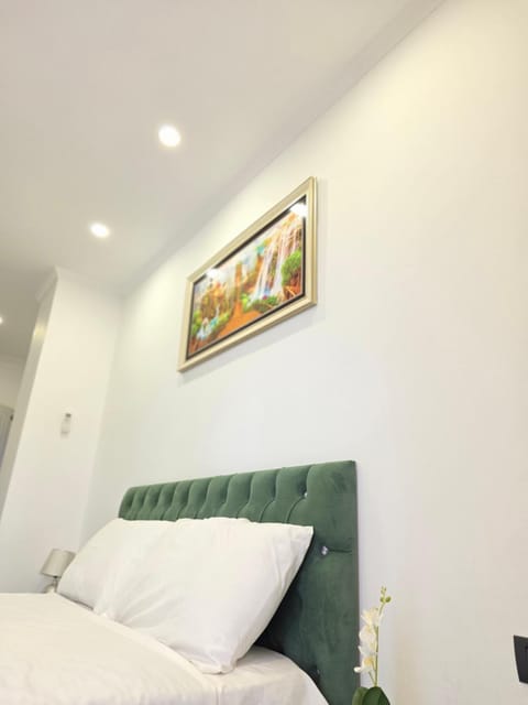 Bed, Photo of the whole room, Decorative detail, Bedroom