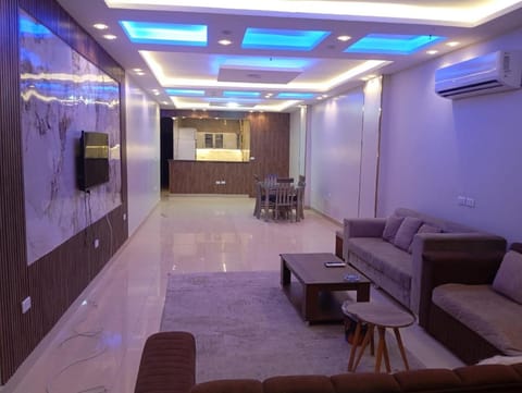 Communal lounge/ TV room, TV and multimedia, Living room, Seating area, Evening entertainment, air conditioner