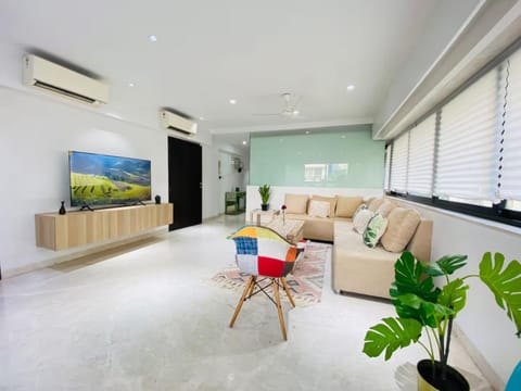 TV and multimedia, Living room, Seating area, air conditioner