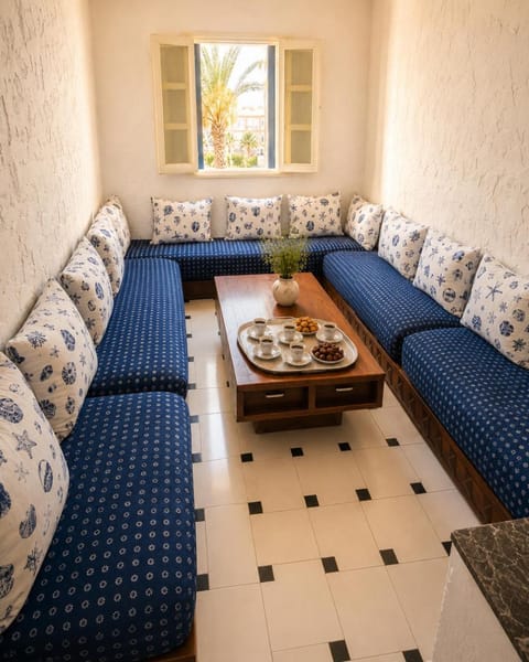 Communal lounge/ TV room, Living room, Seating area