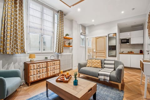 Kitchen or kitchenette, Living room, Seating area