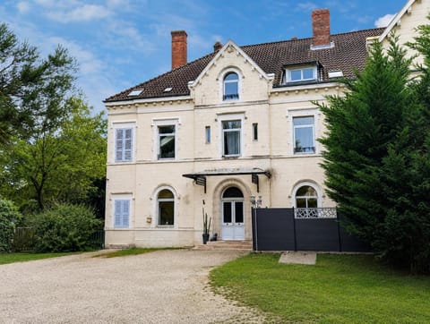 Property building, Day, Garden, Garden view