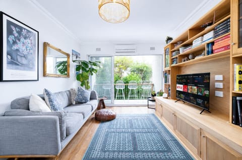 TV and multimedia, View (from property/room), Balcony/Terrace, Living room, Seating area, air conditioner