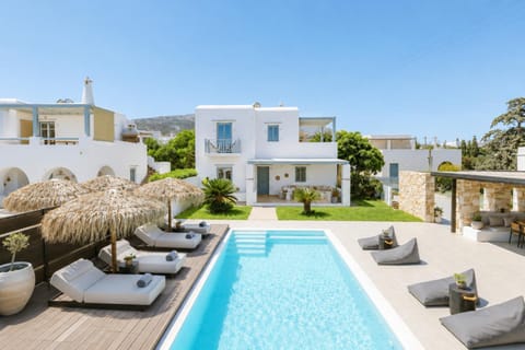 Property building, Patio, Spring, Day, Natural landscape, Garden, Garden view, Mountain view, Pool view, Swimming pool, sunbed