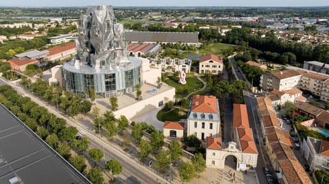 Day, Neighbourhood, Bird's eye view, Landmark view, Location