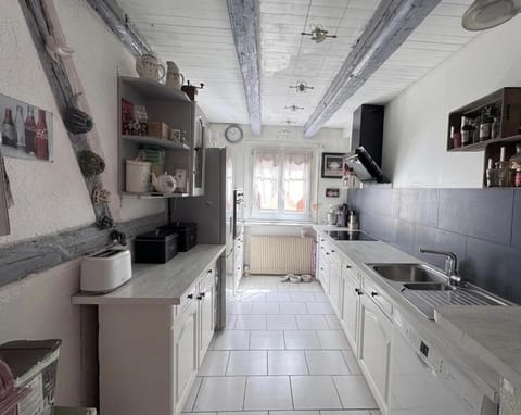 Kitchen or kitchenette, dishwasher, stove