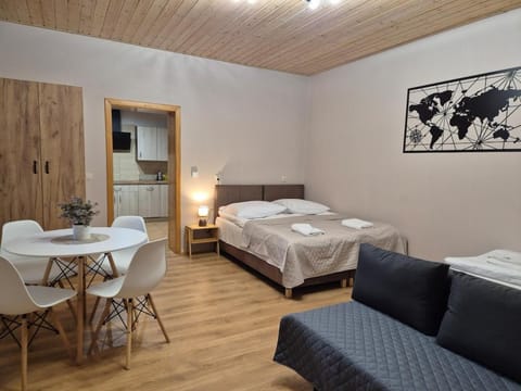 Bed, Living room, Photo of the whole room, Seating area, Bedroom, towels