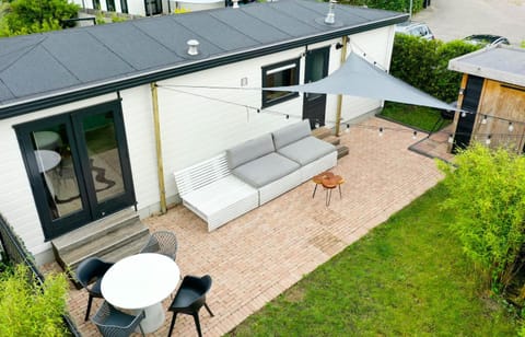 Property building, Day, Garden, Balcony/Terrace, Garden view