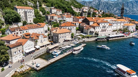 Neighbourhood, Sea view