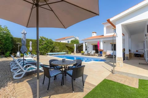 Property building, Day, Garden, Seating area, Garden view, Pool view, Swimming pool, Swimming pool, sunbed