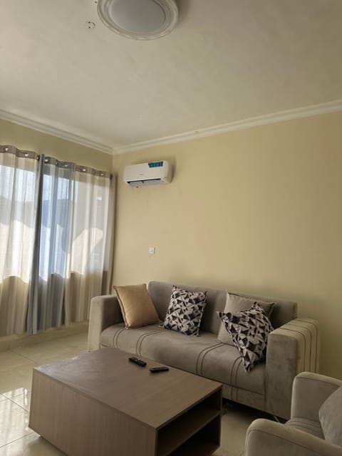 Bed, Living room, Photo of the whole room, Bedroom, air conditioner