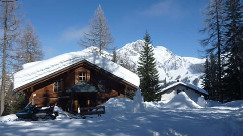Property building, Day, Natural landscape, Winter, Mountain view