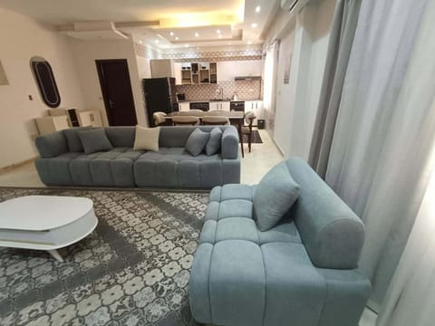 TV and multimedia, Kitchen or kitchenette, Living room, Seating area
