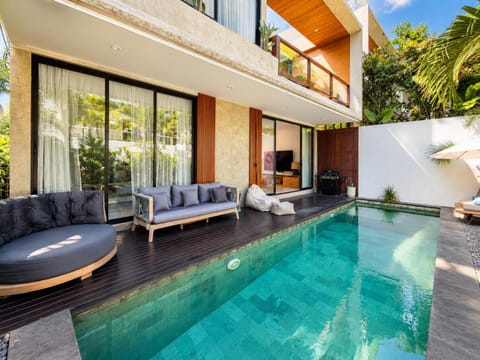Property building, Patio, Communal lounge/ TV room, Day, Natural landscape, Garden, View (from property/room), Balcony/Terrace, Living room, Seating area, Evening entertainment, Garden view, Pool view, Swimming pool, sunbed