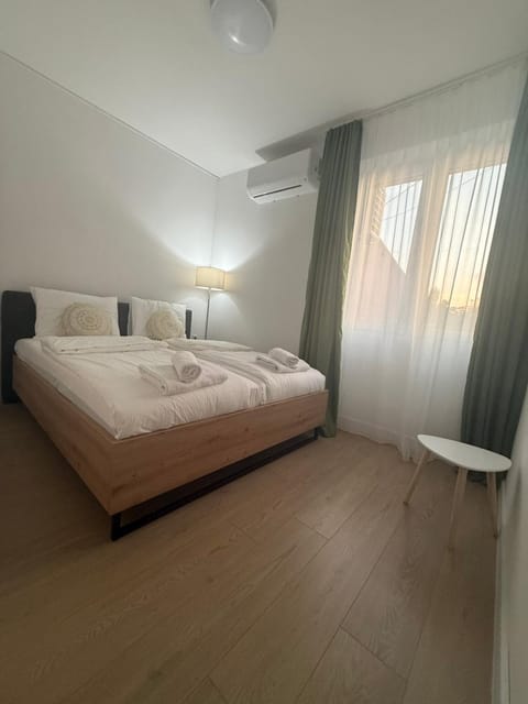 Bed, Photo of the whole room, Bedroom, air conditioner
