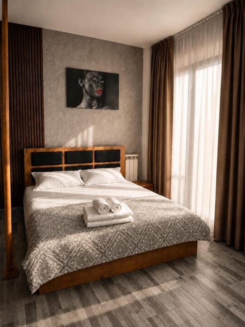 Bed, Photo of the whole room, Bedroom, towels