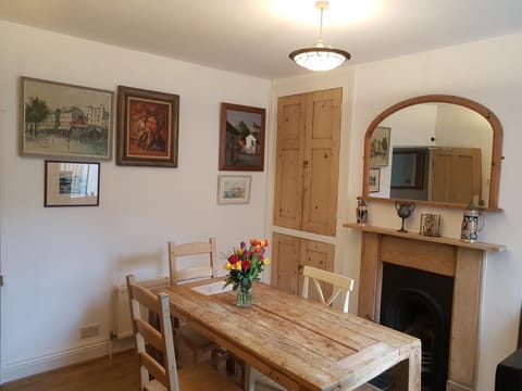 Seating area, Dining area