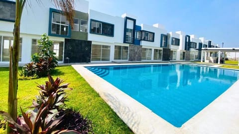 Garden, Swimming pool