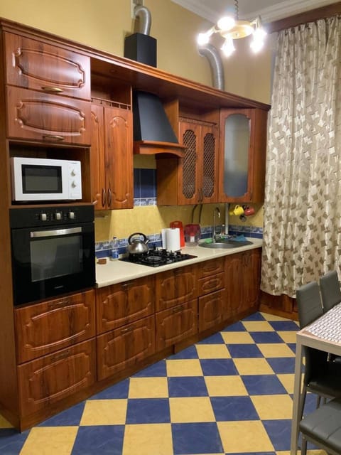 Kitchen or kitchenette, Dining area, dishwasher, oven, pet friendly, stove