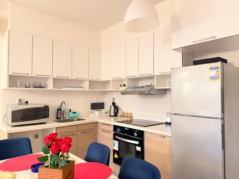 Kitchen or kitchenette, Dining area, dishwasher, oven