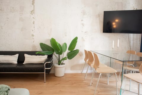 TV and multimedia, Living room, Seating area, Dining area