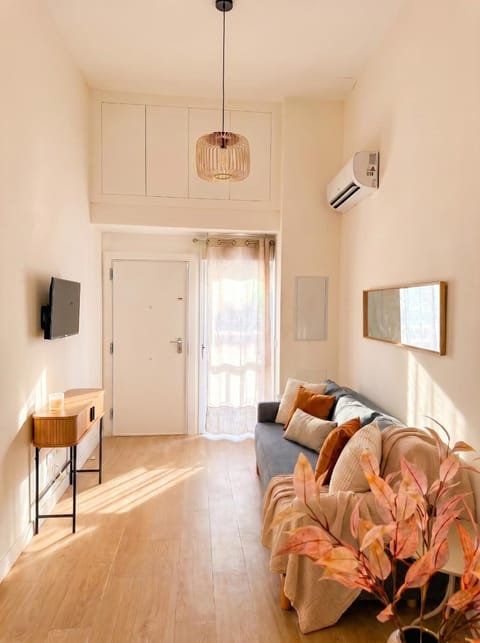 Living room, Seating area, air conditioner