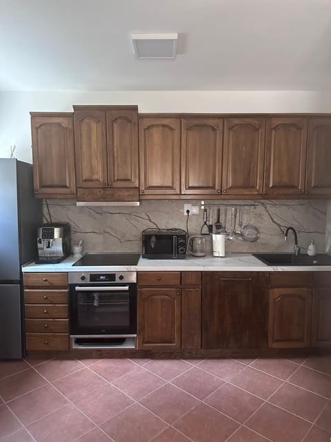 Coffee/tea facilities, Kitchen or kitchenette, dishwasher, toaster, kitchen, kitchen