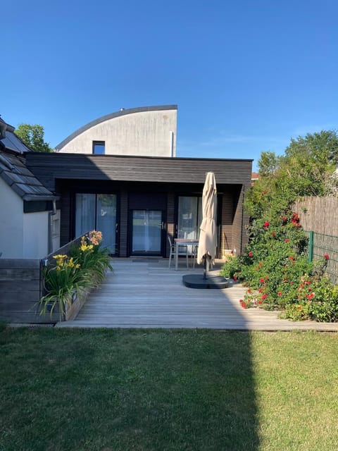 Property building, Day, Summer, Garden, Garden view