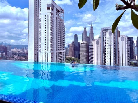 Property building, Nearby landmark, Day, City view, Pool view, Swimming pool, Swimming pool, sunbed