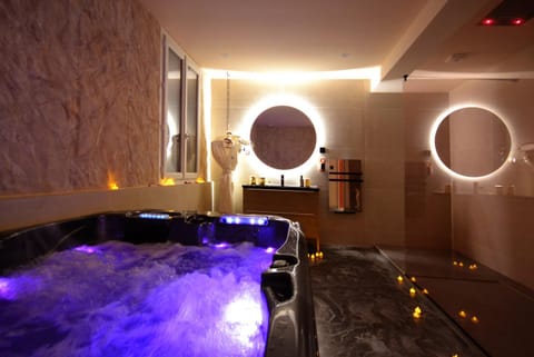 Hot Tub, Bathroom, Spa and wellness centre/facilities