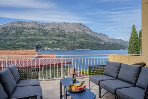 Patio, Day, Natural landscape, View (from property/room), Balcony/Terrace, Balcony/Terrace, Seating area, Mountain view, Sea view