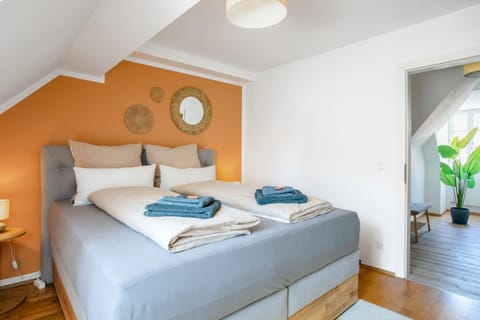 Bed, Photo of the whole room, Bedroom, towels