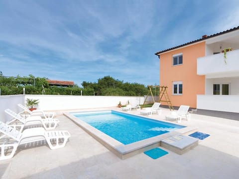 Facade/entrance, Spring, Day, Balcony/Terrace, On site, Swimming pool
