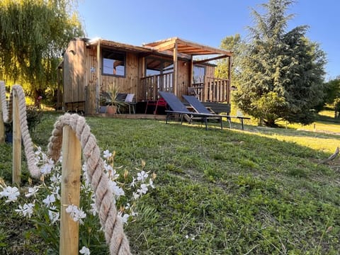 Property building, Day, Garden, Garden, Garden view