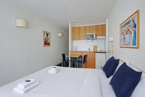 Kitchen or kitchenette, Photo of the whole room, Dining area, Bedroom