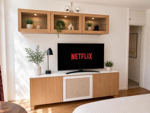 Communal lounge/ TV room, TV and multimedia, Living room
